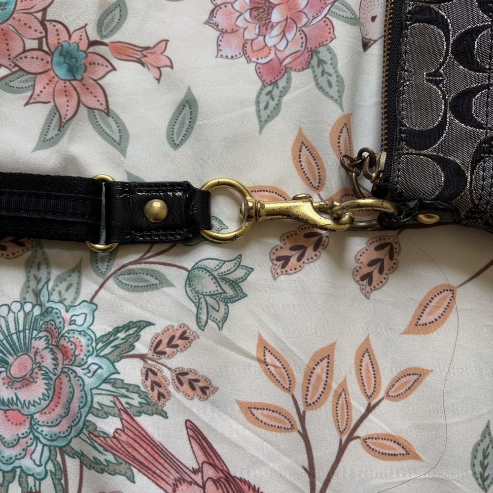 Coach Poppy Black and Gold Crossbody - Picture 4 of 10